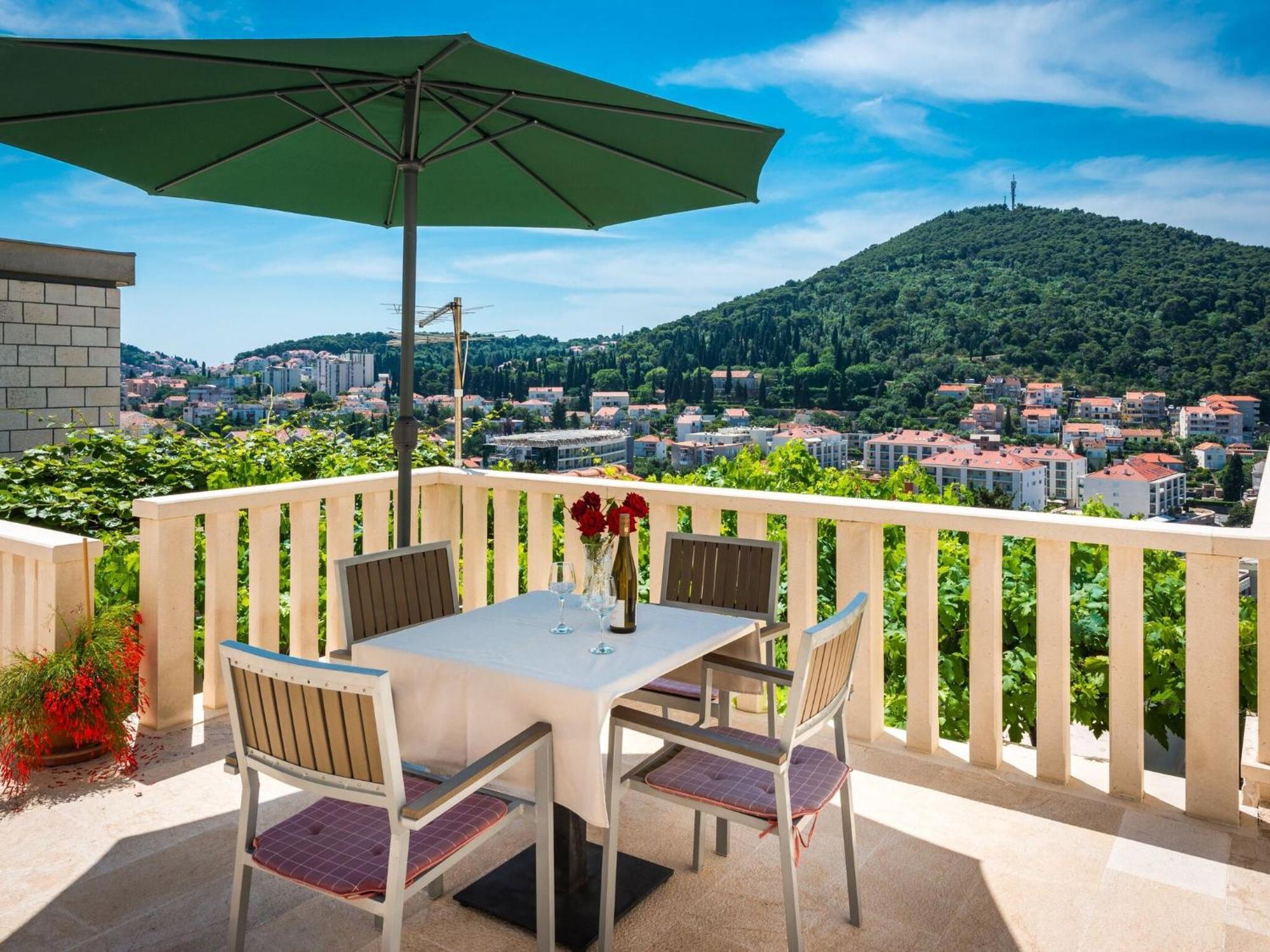 Apartments Lucija - Two Bedroom Apartment With Balcony And Sea View Dubrovnik Eksteriør billede